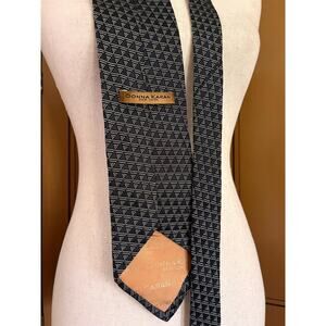 Vintage silk necktie by Donna Karan